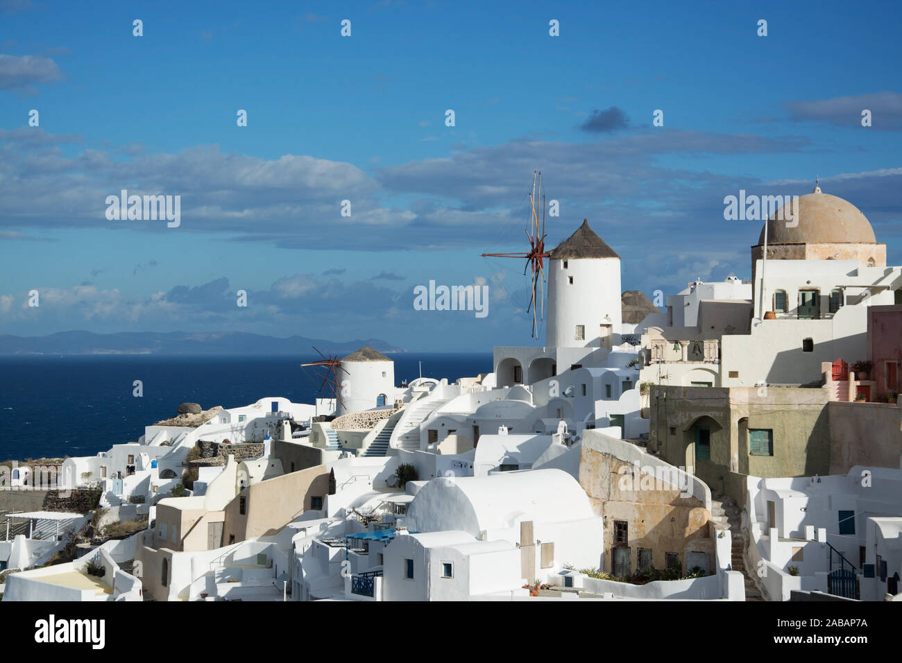 Oia auf der Insel Thira, oder Thera, ist eine kleine Stadt mit dem giechischen Archipel Santorin auf den Kykladen. Stockfoto