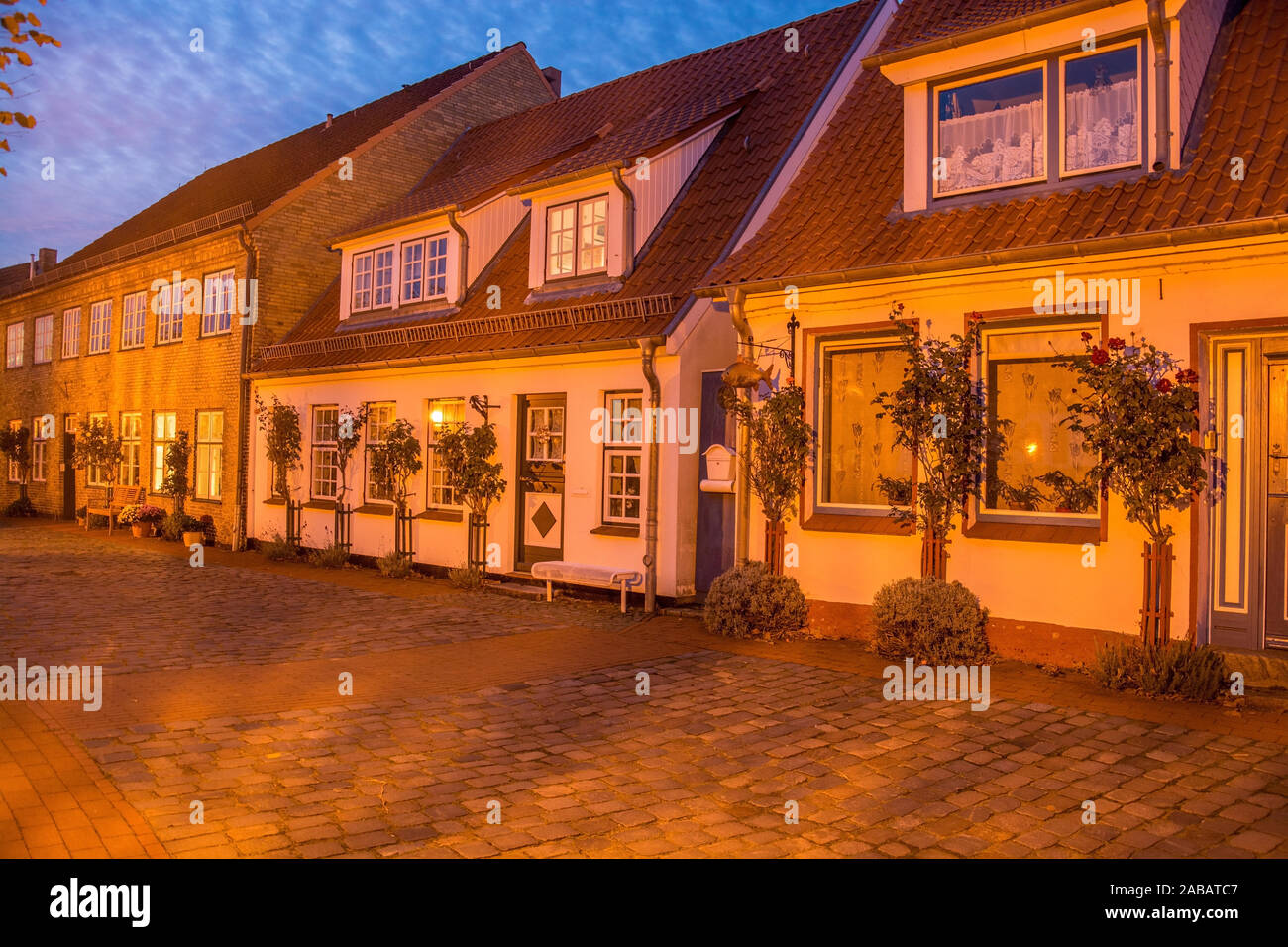 Der Holm ist ein Fischerviertel in Schleswig, ruhiger Lage an der Schlei Stockfoto