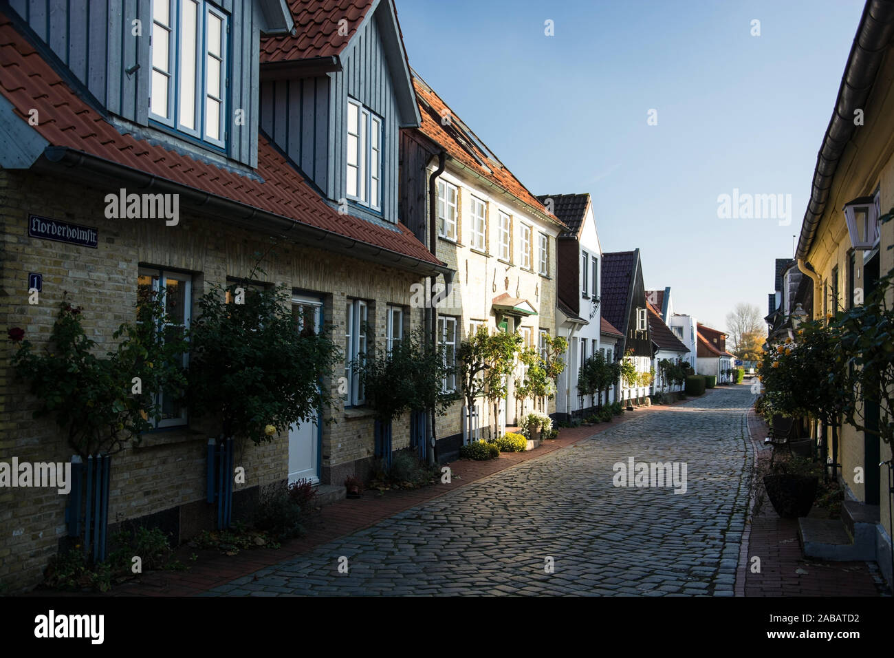 Der Holm ist ein Fischerviertel in Schleswig, ruhiger Lage an der Schlei Stockfoto