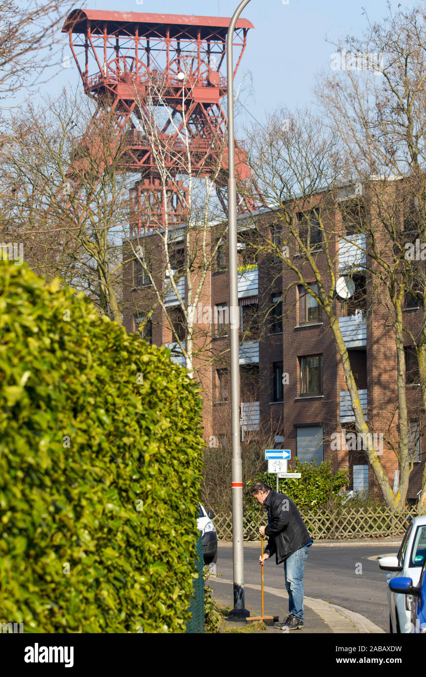 Das ehemalige Bergwerk Zeche Rheinpreußen in Moers, heute ein Industriegebiet und große Disco Das ehemalige Bergwerk Zeche Rheinpreußen in Moers, heute ein Industriegebiet und große Disco