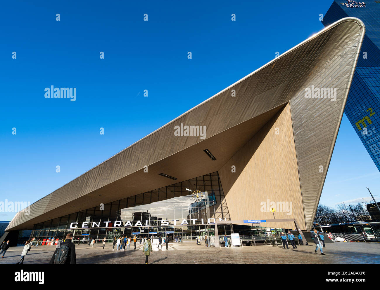 Die Außenseite des neuen Centraal Station in Rotterdam, Niederlande Stockfoto