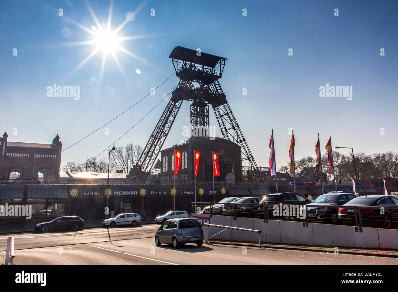 Das ehemalige Bergwerk Zeche Rheinpreußen in Moers, heute ein Industriegebiet und große Disco Das ehemalige Bergwerk Zeche Rheinpreußen in Moers, heute ein Industriegebiet und große Disco