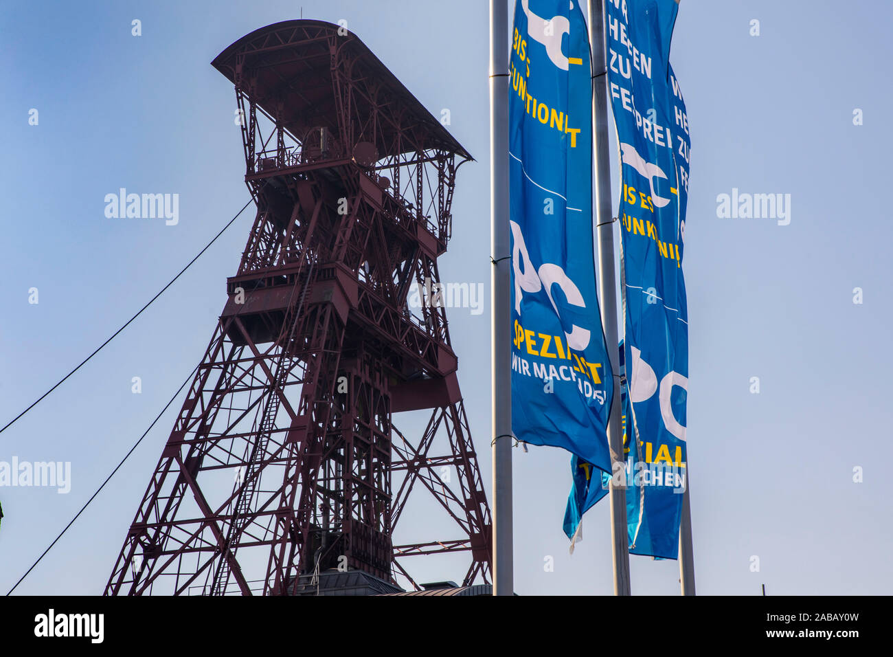 Das ehemalige Bergwerk Zeche Rheinpreußen in Moers, heute ein Industriegebiet und große Disco Das ehemalige Bergwerk Zeche Rheinpreußen in Moers, heute ein Industriegebiet und große Disco