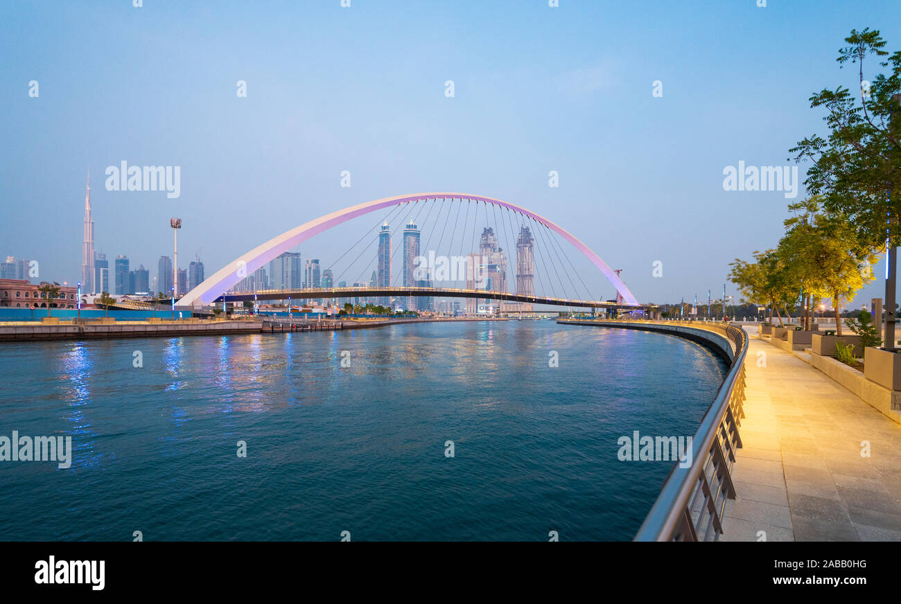 Ansicht der neuen Dubai Wasser Kanal einer Wasserstraße, die in Dubai Creek und das Meer verbindet. Vae, Vereinigte Arabische Emirate Stockfoto