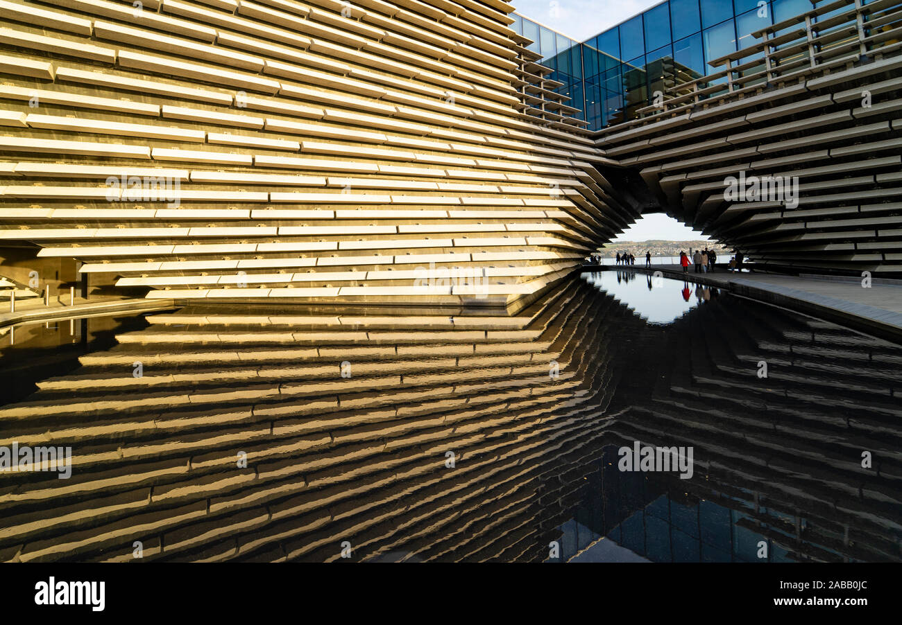 Außenansicht des neuen V&A Museum in Dundee, Schottland, Großbritannien. Architekten Kengo Kuma. Stockfoto