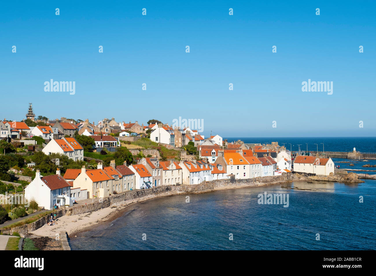 Blick auf Harbour Front Häuser in Pittenweem Dorf auf der East Neuk von Fife in Schottland, Großbritannien Stockfoto