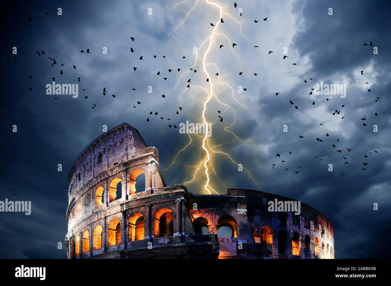 Blitz über dem Kolosseum in Rom Stockfoto