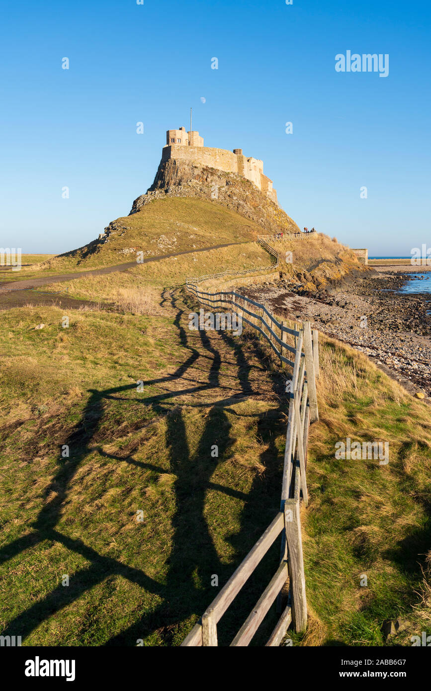 Anzeigen von Lindisfarne Castle nach Renovierung im Februar 2019 fertiggestellt, auf der heiligen Insel in Northumberland, England, Großbritannien Stockfoto