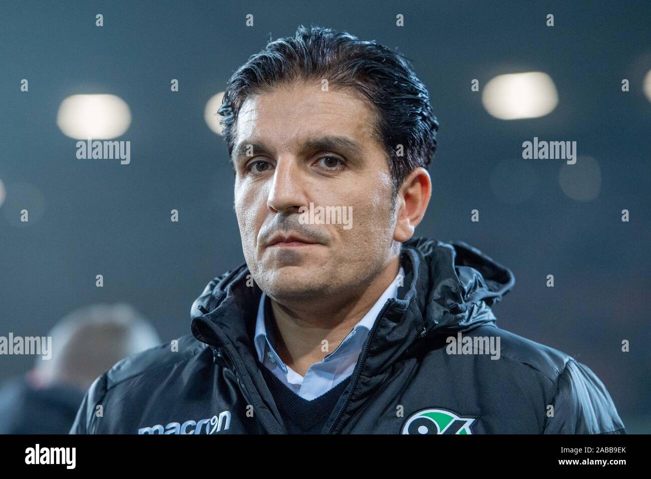 Hannover, Deutschland. 25. Nov 2019. Trainer Kenan KOCAK (H), Porträt, Fußball 2. 1. Fussballbundesliga, 14. Spieltag, Hannover 96 (H) - Darmstadt 98 (DA) 1:2, am 25.November ,1919 in Hannover, Deutschland. € | Nutzung der weltweiten Kredit: dpa Picture alliance/Alamy leben Nachrichten Stockfoto