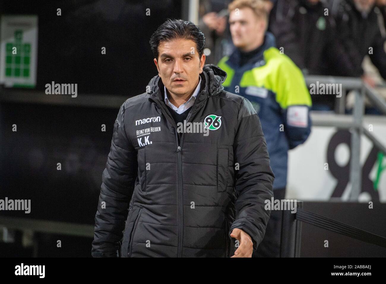 Hannover, Deutschland. 25. Nov 2019. Trainer Kenan KOCAK (H), halb Bild, halb Abbildung, Fußball 2. 1. Fussballbundesliga, 14. Spieltag, Hannover 96 (H) - Darmstadt 98 (DA) 1:2, am 25.11.2019 in Hannover/Deutschland. € | Nutzung der weltweiten Kredit: dpa Picture alliance/Alamy leben Nachrichten Stockfoto