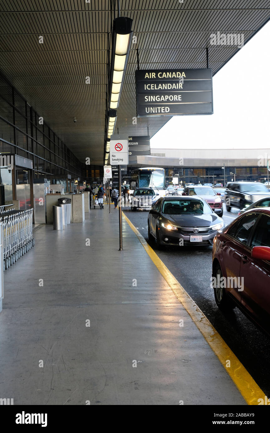 Passagier drop-off-Bereich am Seattle-Tacoma International Airport (Sea-TAC); Seattle, Washington, USA. Stockfoto