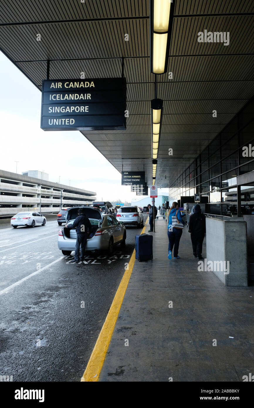 Passagier drop-off-Bereich am Seattle-Tacoma International Airport (Sea-TAC); Seattle, Washington, USA. Stockfoto
