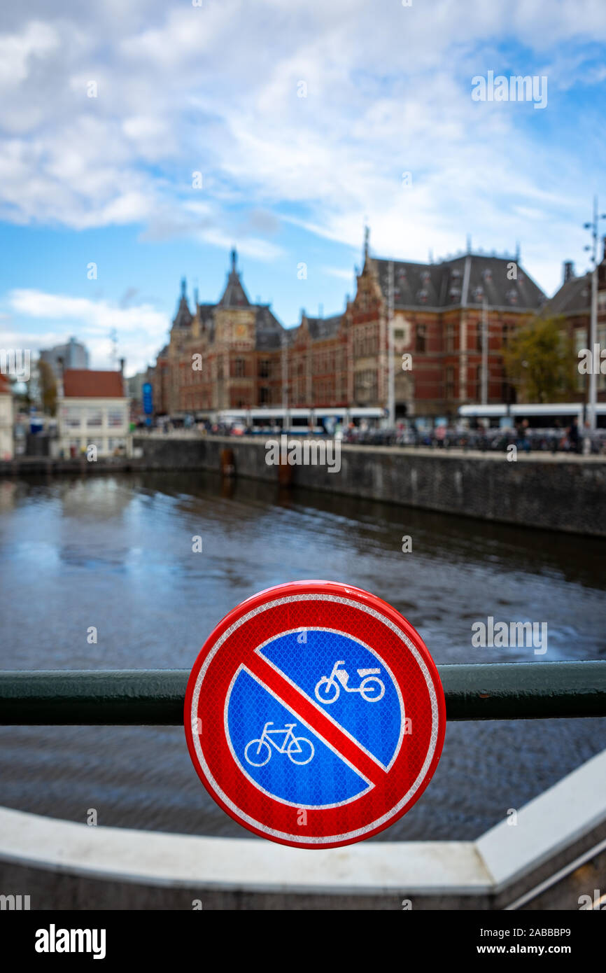 Amsterdam keine Parkplätze/keine Fahrräder erlaubt Stockfoto