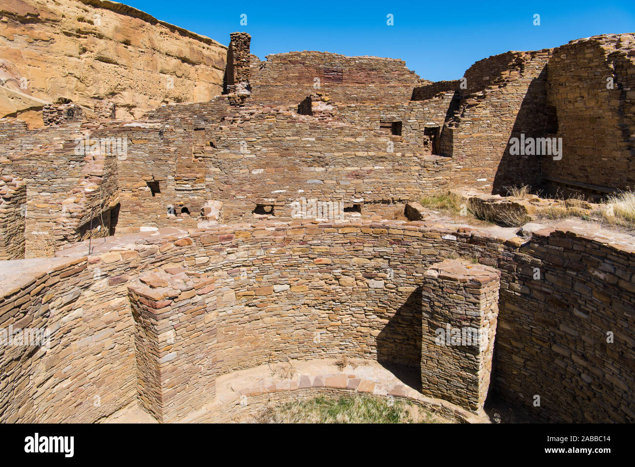 Wände aus Mauerwerk in den alten Ruinen von Chaco Culture National Historical Park, ein Weltkulturerbe in New Mexico, USA Stockfoto