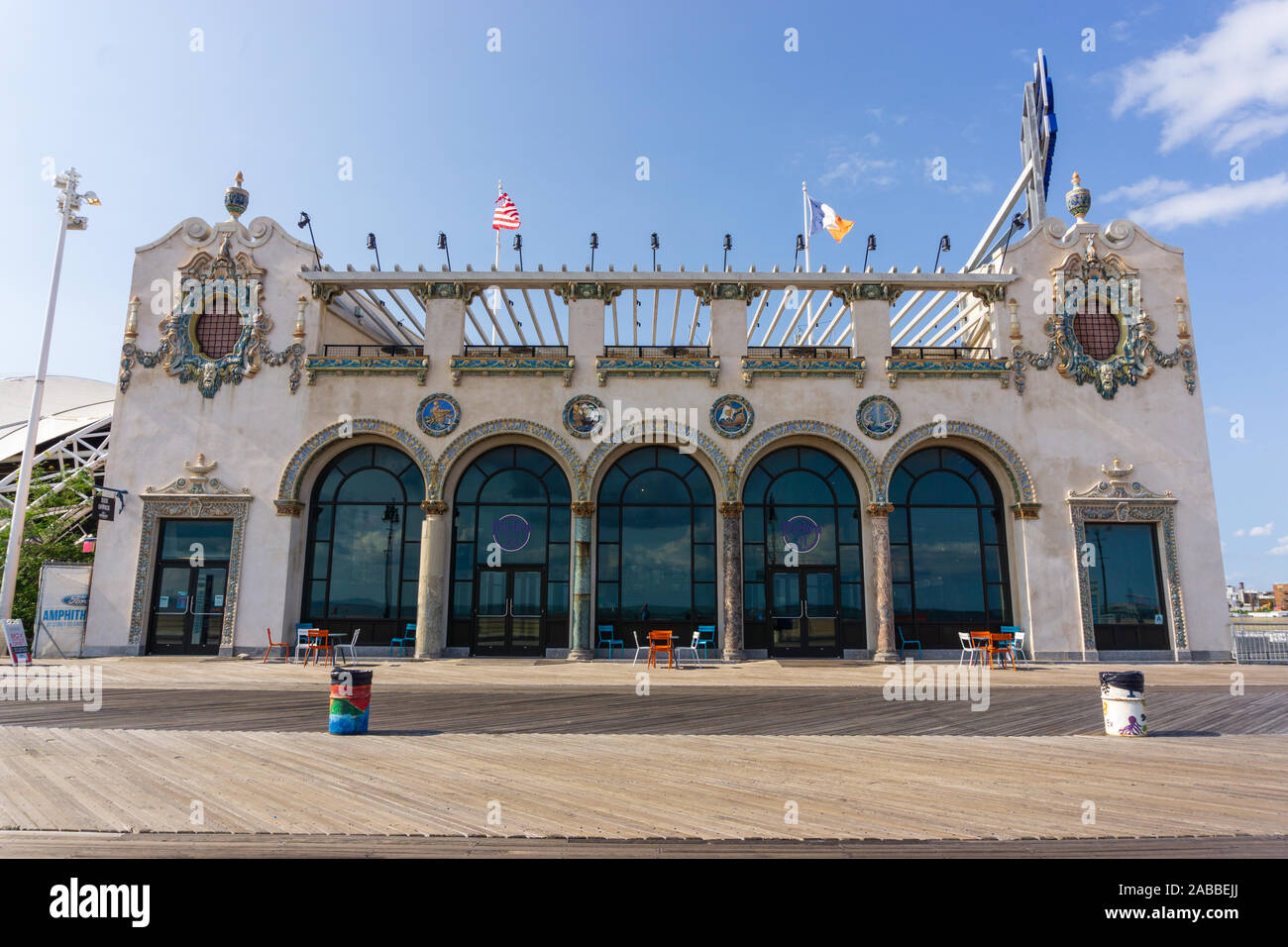 New York, USA - 20. August 2018: Die Childs Restaurants Gebäude an der Strandpromenade von Coney Island, New York City Stockfoto