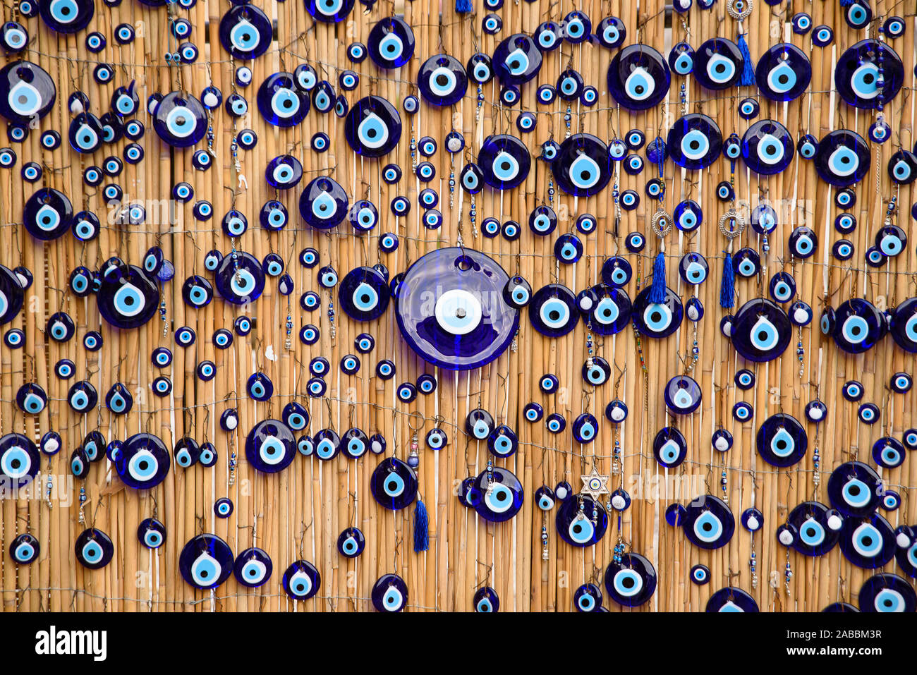Wand mit bösen Blick (nazar), Auge-förmige Amulett eingerichtet, in der Türkei Stockfoto