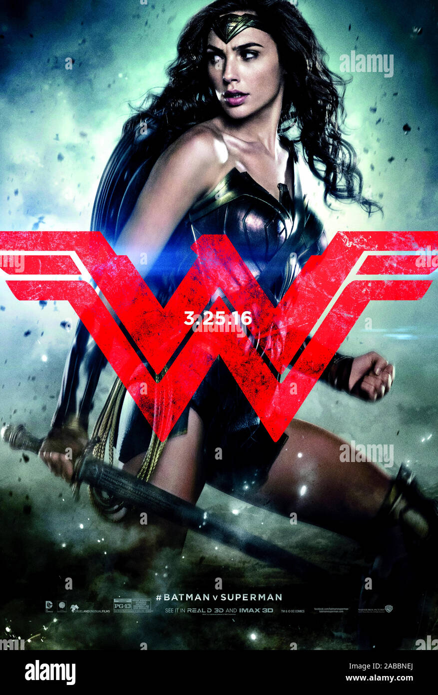 Wonder Woman gespielt von Gal Gadot aus Batman v Superman: Morgenröte der Gerechtigkeit (2016) von Zack Snyder. Lex Luthor gruben Gotham Dark Knight gegen Metropolis Mann aus Stahl. Stockfoto