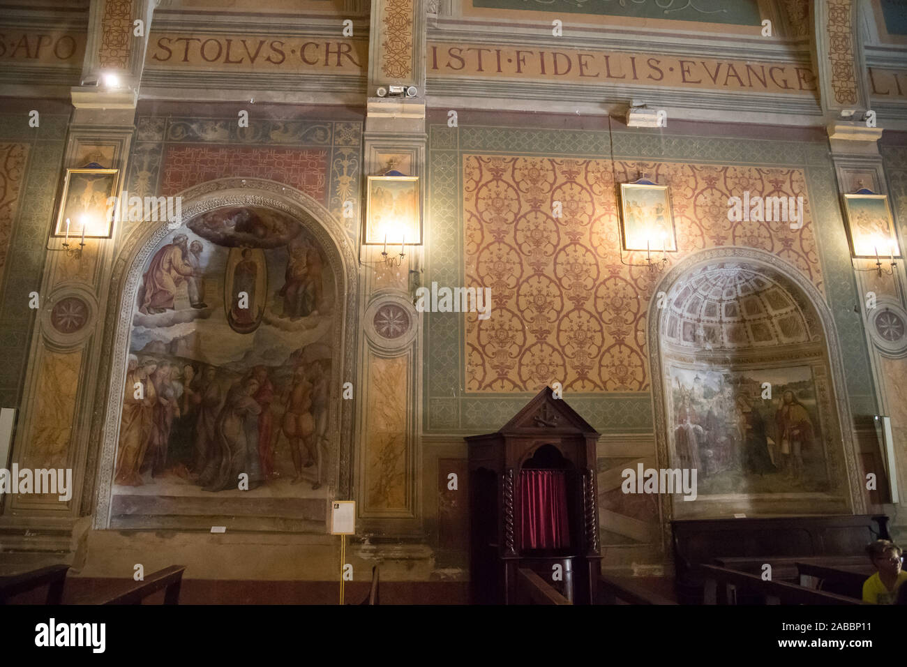 Gotischen Chiesa di Sant'Andrea Apostolo (Sant'Andrea Apostolo Kirche) im historischen Zentrum von Spello, Umbrien, Italien. August 21 2019 © wojciech Strozyk/ Stockfoto