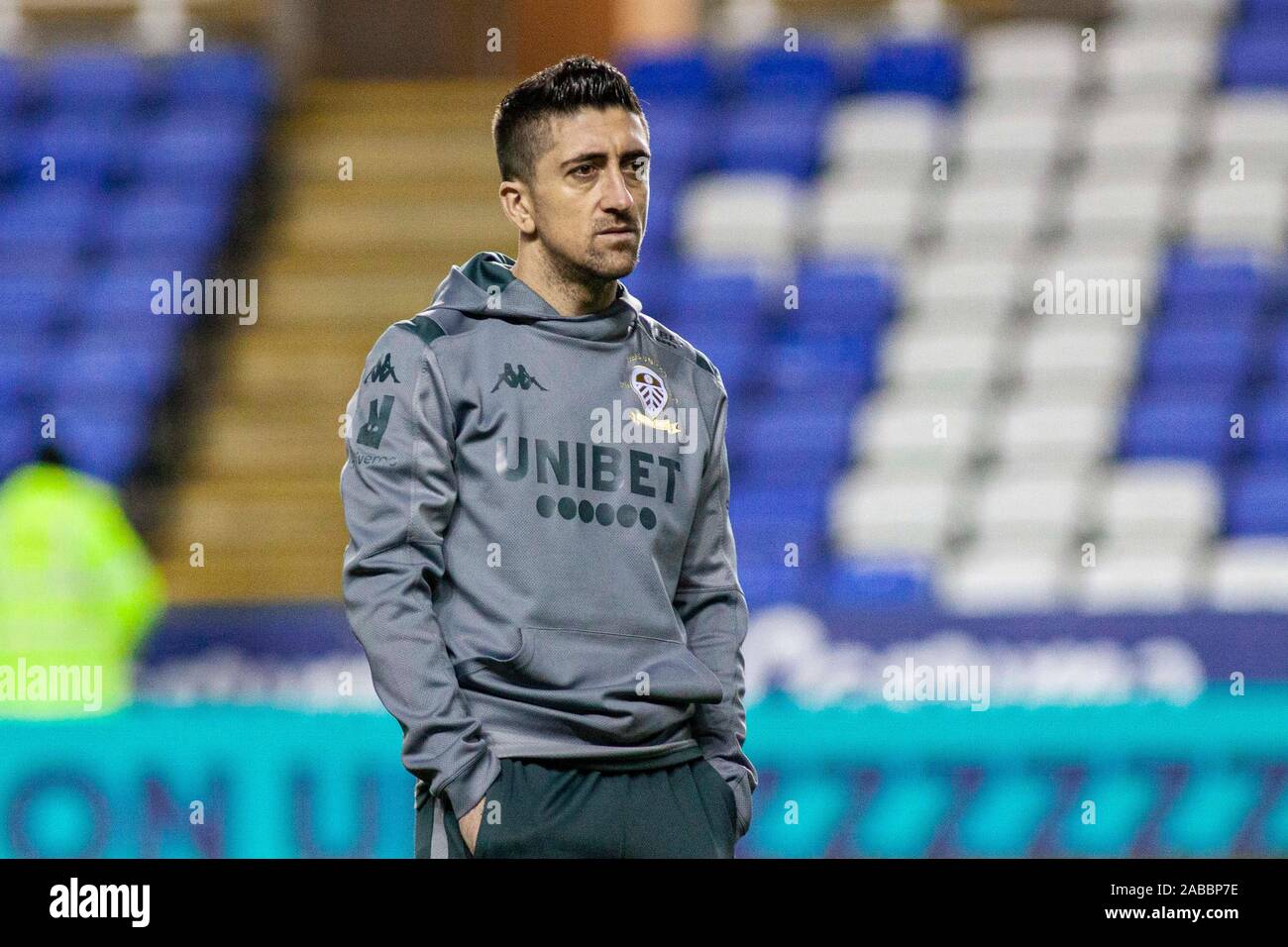 Reading, Großbritannien. 26 Nov, 2019. Pablo Hernandezi von Leeds United trifft im Madejski Stadium. EFL Skybet Meisterschaft übereinstimmen, Lesen v Leeds Utd im Madejski Stadium in der Lesung am Dienstag, den 26. November 2019. Dieses Bild dürfen nur für redaktionelle Zwecke verwendet werden. Nur die redaktionelle Nutzung, eine Lizenz für die gewerbliche Nutzung erforderlich. Keine Verwendung in Wetten, Spiele oder einer einzelnen Verein/Liga/player Publikationen. pic von Lewis Mitchell/Andrew Orchard sport Fotografie/Alamy Live news Credit: Andrew Orchard sport Fotografie/Alamy leben Nachrichten Stockfoto
