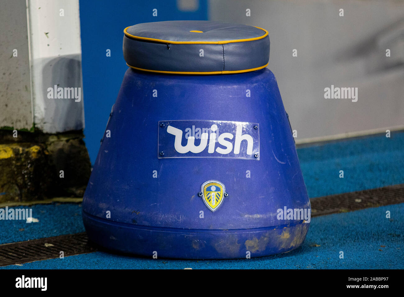 Reading, Großbritannien. 26 Nov, 2019. Ein Bild von der Schaufel von Leeds United Manager Marcelo Bielsa verwendet. EFL Skybet Meisterschaft übereinstimmen, Lesen v Leeds Utd im Madejski Stadium in der Lesung am Dienstag, den 26. November 2019. Dieses Bild dürfen nur für redaktionelle Zwecke verwendet werden. Nur die redaktionelle Nutzung, eine Lizenz für die gewerbliche Nutzung erforderlich. Keine Verwendung in Wetten, Spiele oder einer einzelnen Verein/Liga/player Publikationen. pic von Lewis Mitchell/Andrew Orchard sport Fotografie/Alamy Live news Credit: Andrew Orchard sport Fotografie/Alamy leben Nachrichten Stockfoto