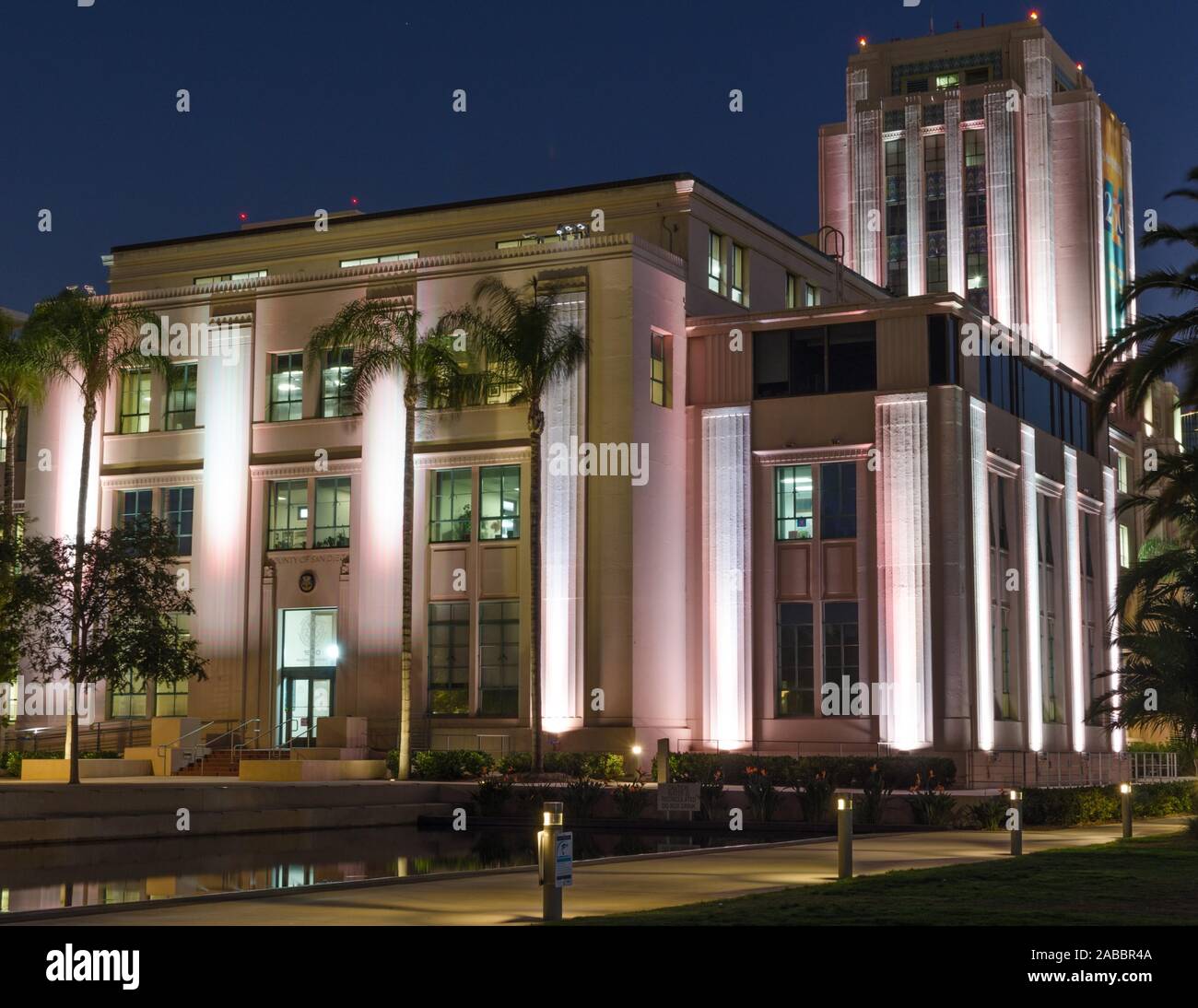 Die San Diego County Clerk's Office in Waterfront Park, San Diego, USA. Stockfoto