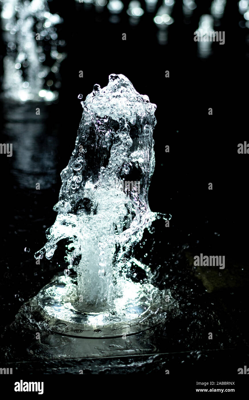 J'ai travaillé eine figé Le Mouvement de l'eau, Cela apporte une Vision différente de cette Élément. on dirait Presque du verre Soufflé. Stockfoto