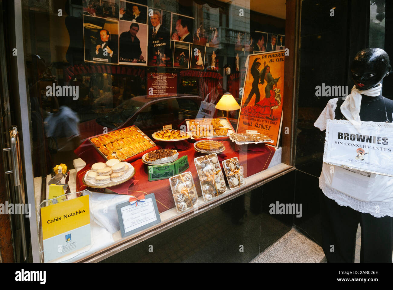 BUENOS AIRES, ARGENTINIEN - April,2008: Blick auf das Fenster der Cafe Puerto Rico. Cafe honoratioren oder wichtig sind von der Stadt BA wegen der t geschützt Stockfoto