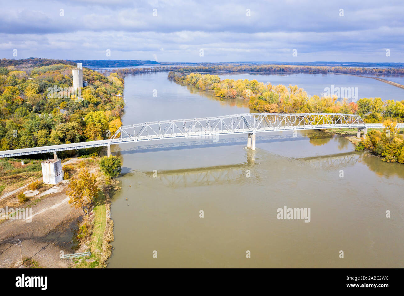 Osterrade Brücke im Jahre 1939 erbaut, ist eine truss Brücke über den Missouri River an der U.S. Route 136 von Nemaha County, Nebraska, in Atchison County, Missou Stockfoto