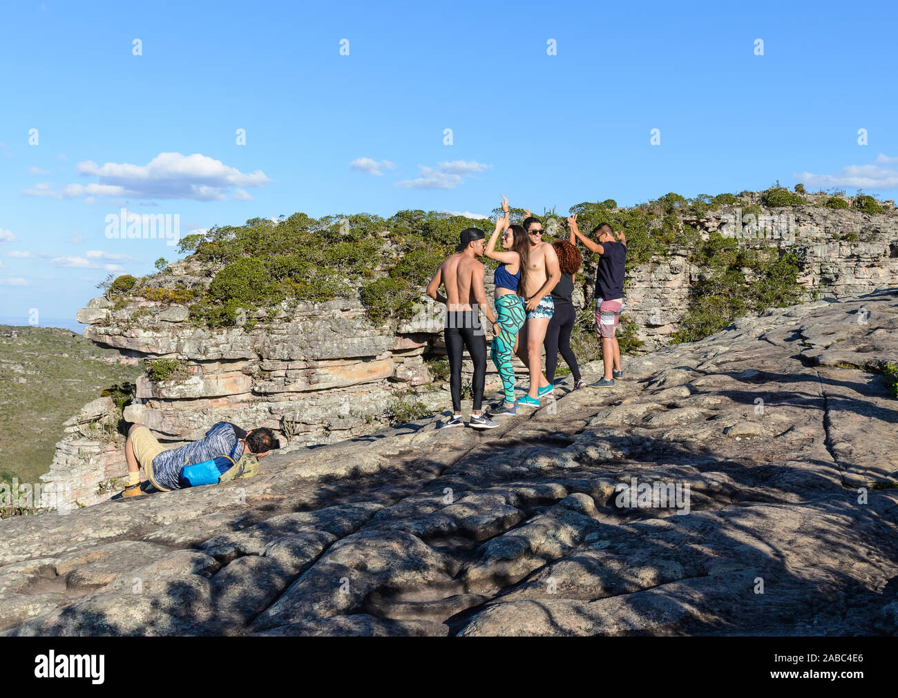 Touristen genießen die herrliche Aussicht auf die Chapada Diamantina Nationalpark (Parque Nacional de Chapada Diamantina). Lencois, Bahia, Brasilien. Stockfoto