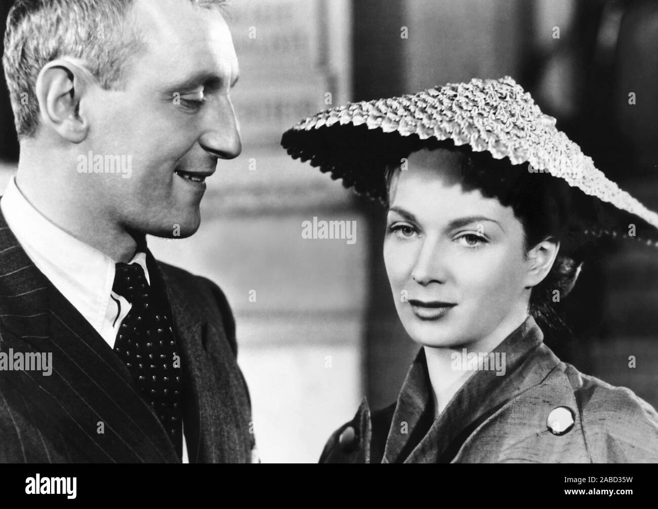 Herr Peek-A-Boo, (aka LE PASSE-MURAILLE), von links: Bourvil, Joan ...