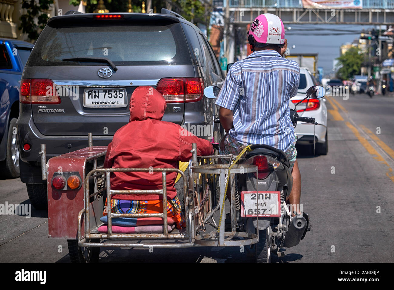 Thailand Motorrad Transport mit Pkw Reiten in seitenwagen Rig. Thailand Südostasien Stockfoto