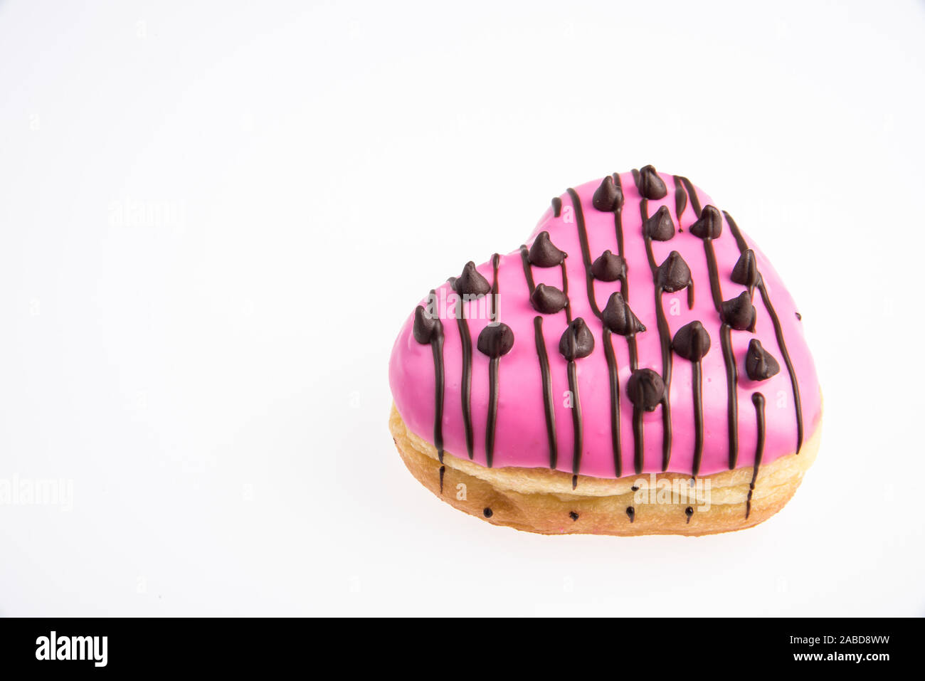 Donut oder Herzförmige Donut auf einem Hintergrund neue Stockfoto