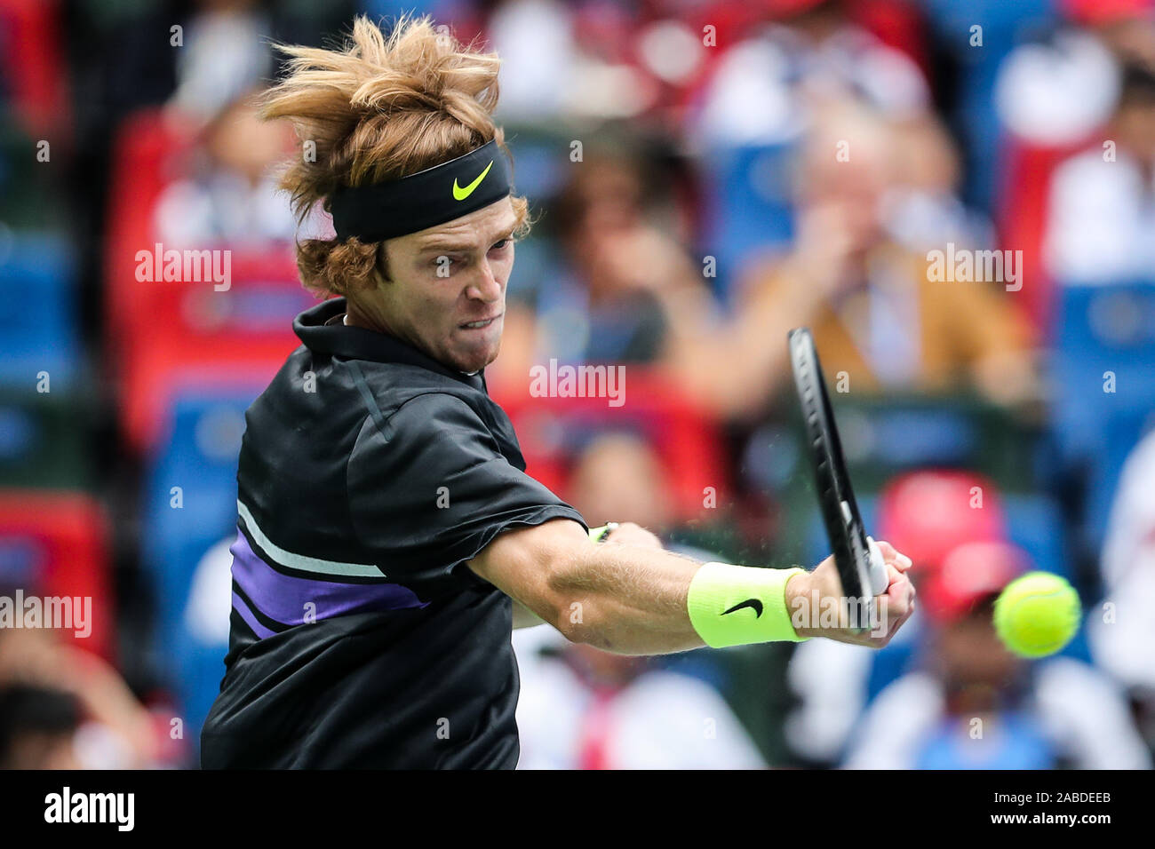 Russische Tennisprofi Andrej Rublev konkurriert gegen Kroatische Tennisspieler Borna Coric während der ersten Runde von 2019 Rolex Stockfoto