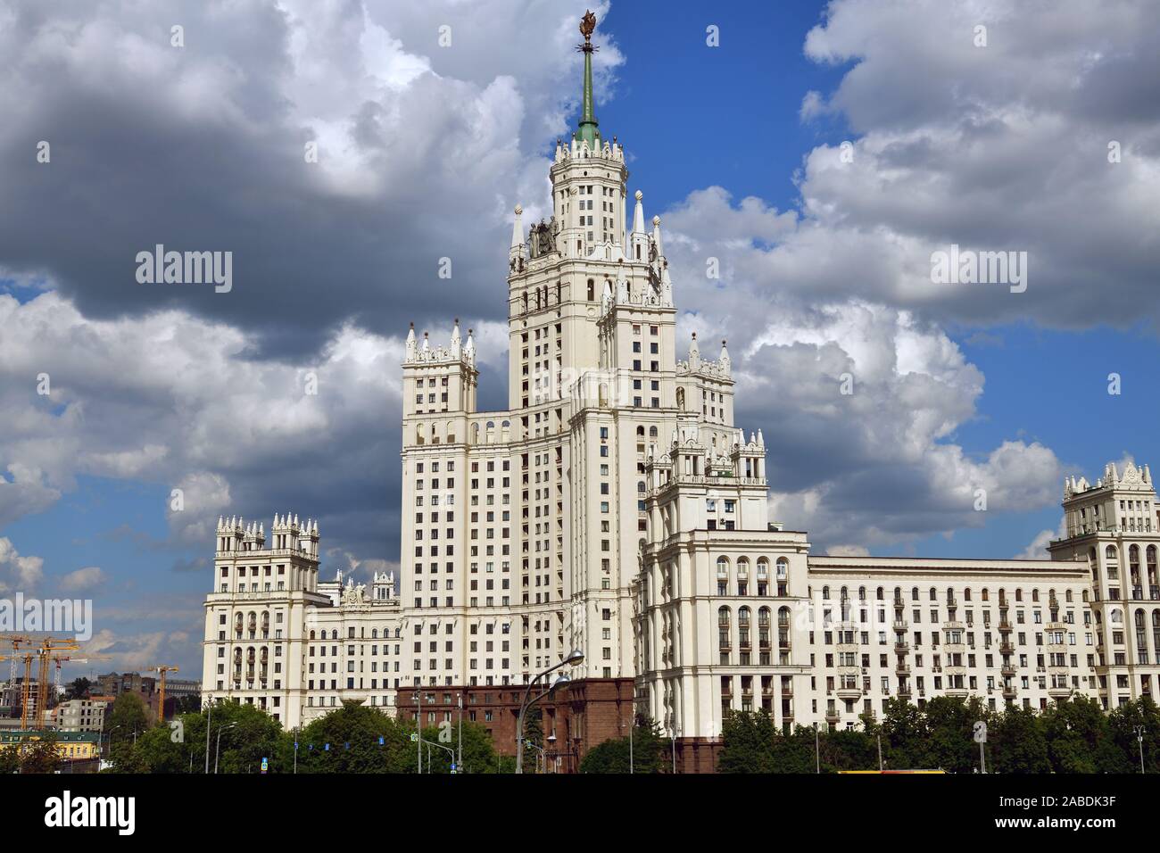 Moskau, Russland - 02. Juni. 2019. Berühmter Wolkenkratzer am Kotelnicheskaya Ufer Stockfoto