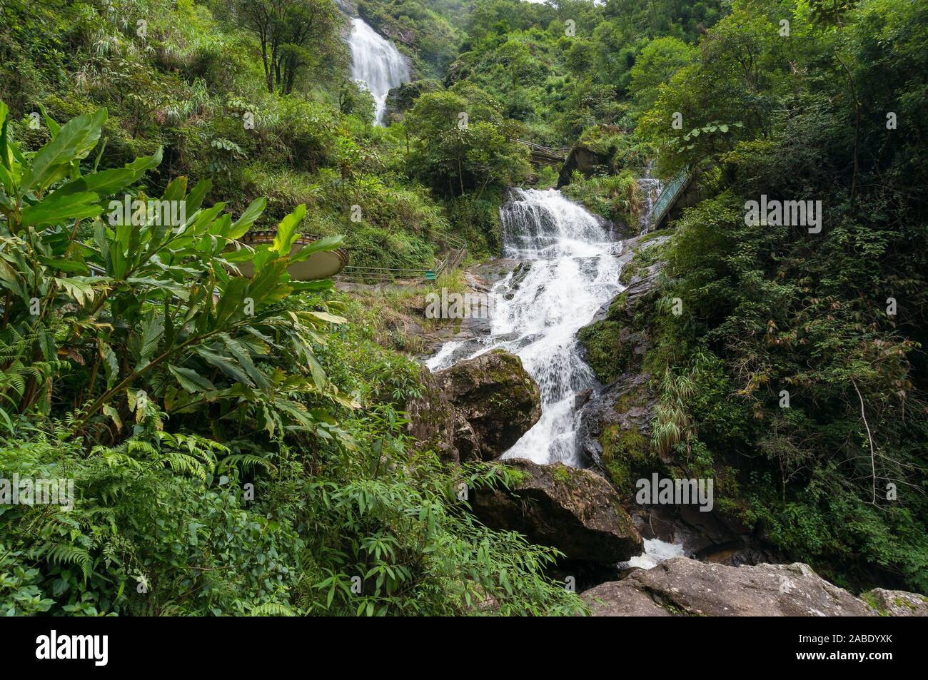 Spektakuläre Landschaft von großen Wasserfall. Silber Wasserfall, Vietnam Stockfoto