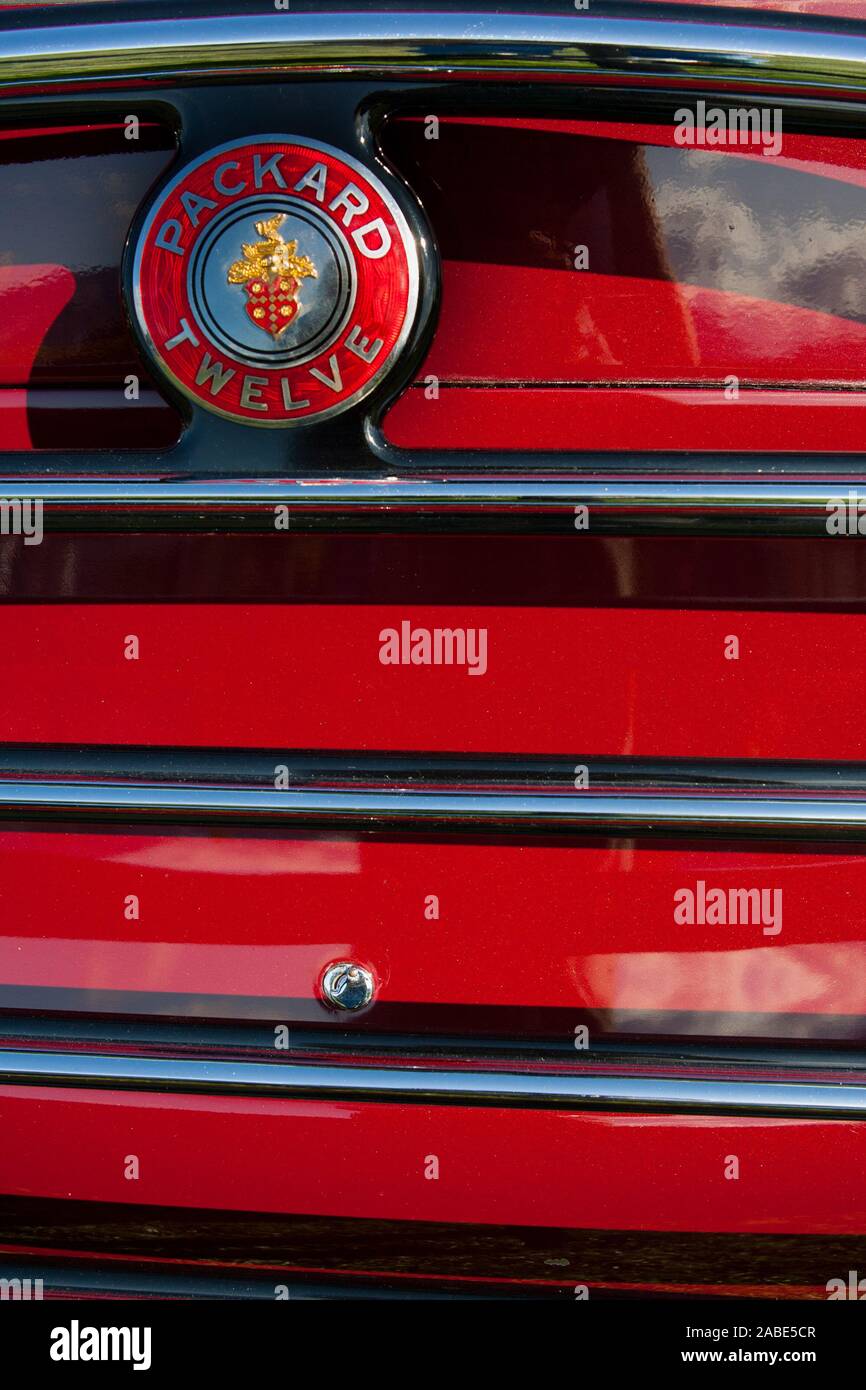 Bei einer benutzerdefinierten Hot Rod & Antique Car Show dieses Fahrzeug war einer der vielen auf der Anzeige, dass die Menschen in der Lage waren zu sehen und die Besitzer Fragen bitten. Stockfoto