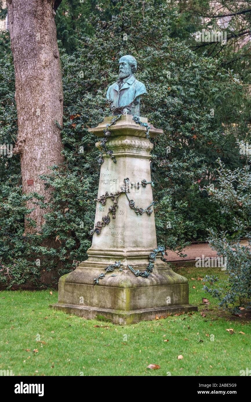 Paris, Frankreich - 20.01.2019: Henry Murger Statue auf dem Luxemburger Garten des Palastes. Art. Stockfoto