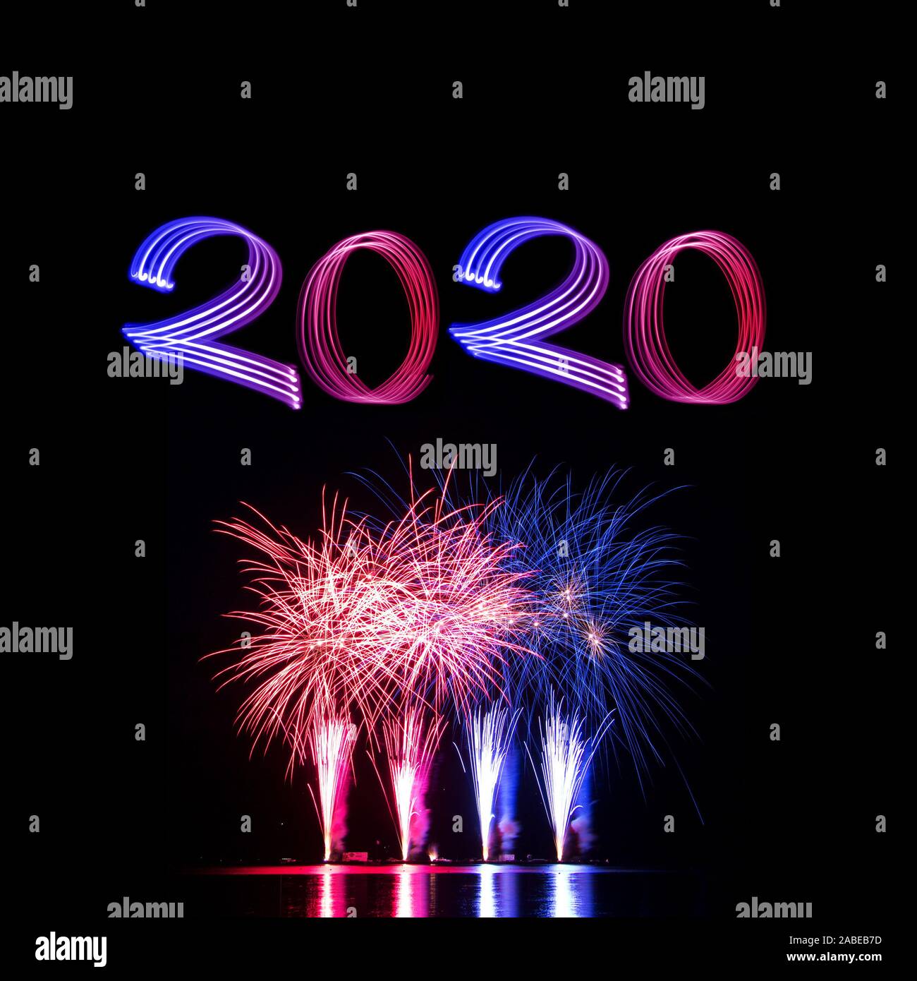 Silvester 2020 mit Feuerwerk Stockfoto