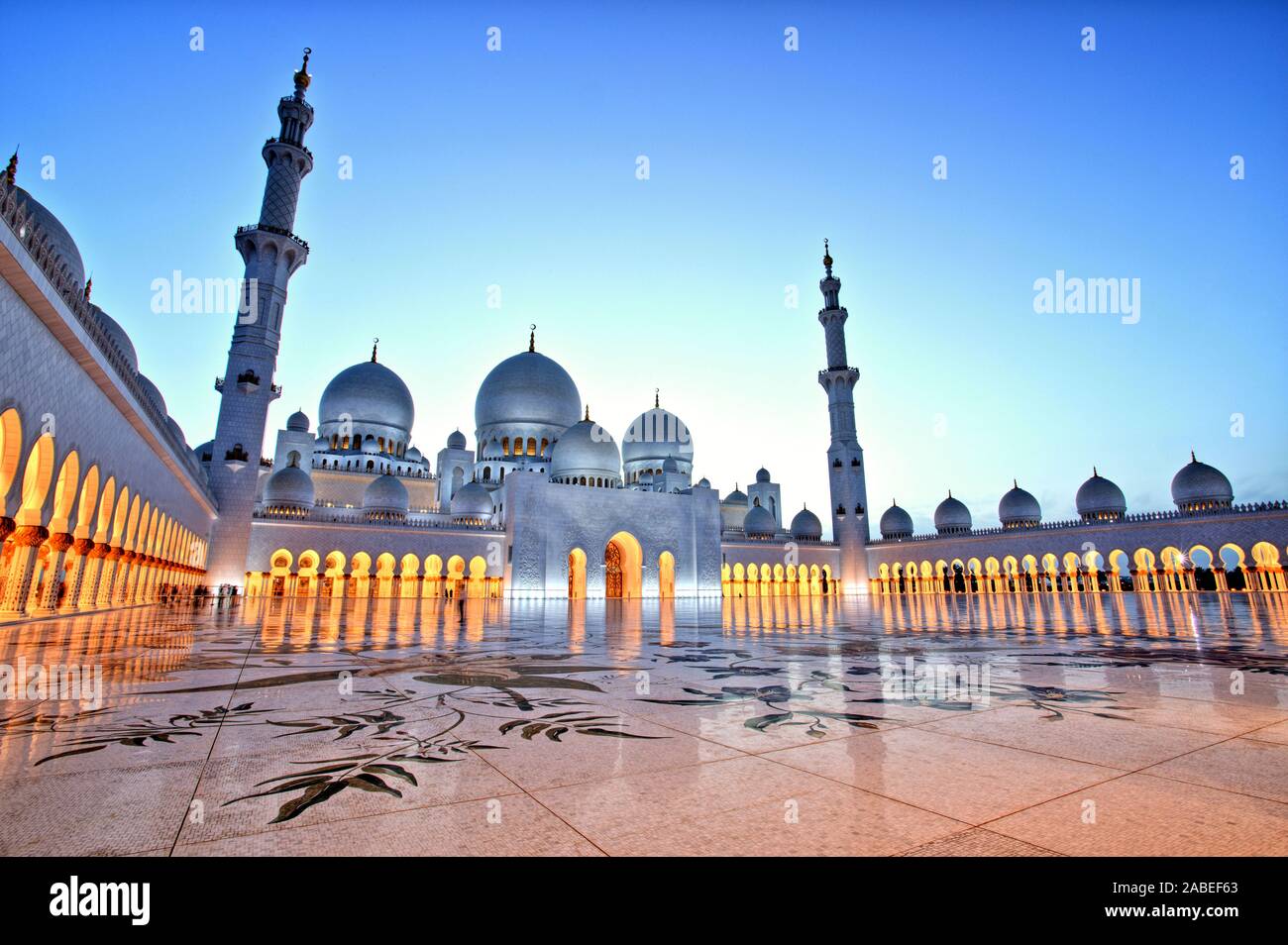 Keywords: Moschee, Abu, dhabi, zayed, Sheikh, Grand, vae, Kultur, Dämmerung, Emirates, weiß, Islam, Architektur, Sonnenuntergang, Marmor, Himmel, Abend, islamischen, m Stockfoto