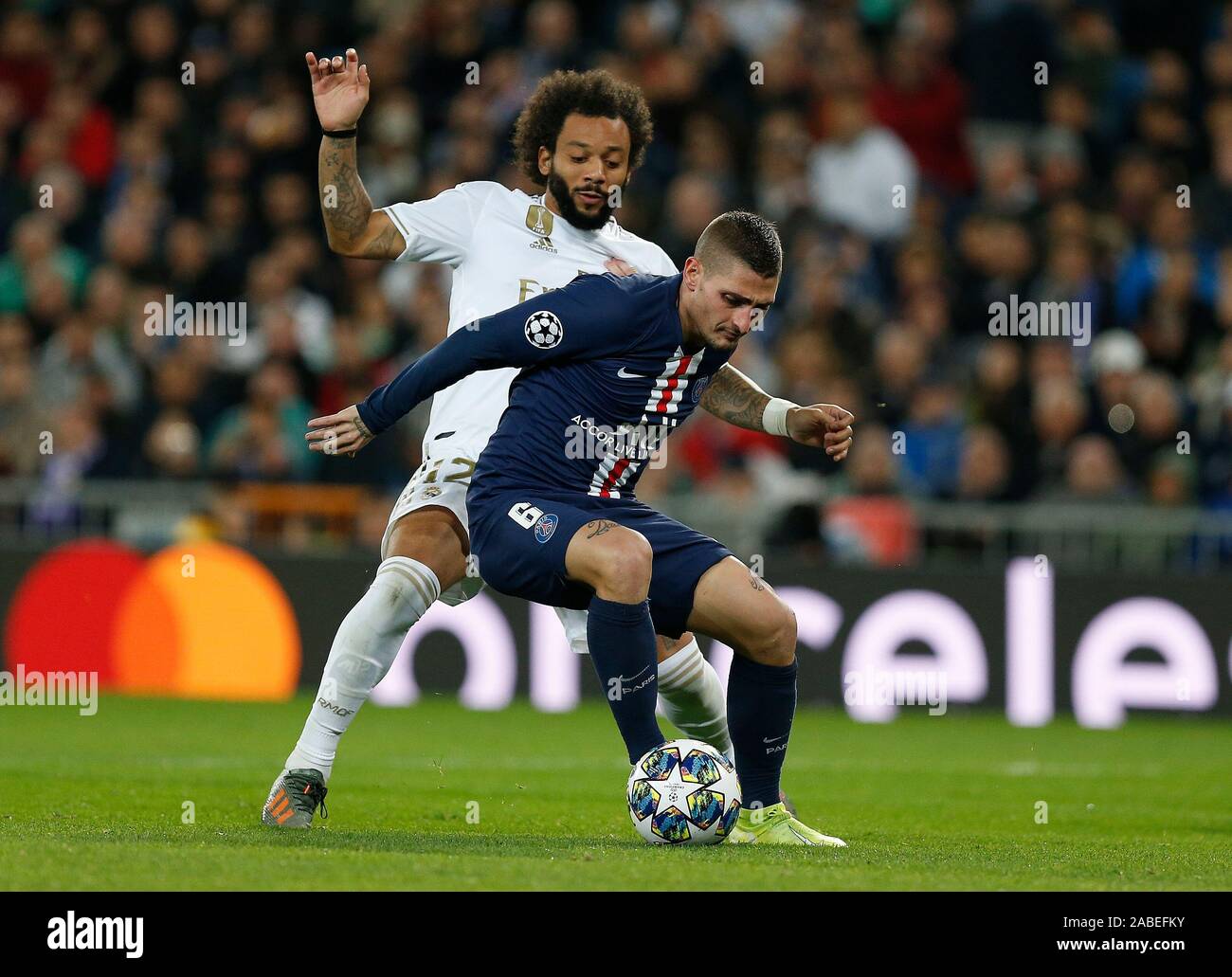 Real Madrid CF Marcelo Vieira und Marco Verratti der PSG sind in Aktion während der UEFA Champions League match gesehen, zwischen Real Madrid und Paris Saint Germain in Santiago Bernabeu in Madrid (Endstand; Real Madrid 2:2 Paris Saint Germain) Stockfoto