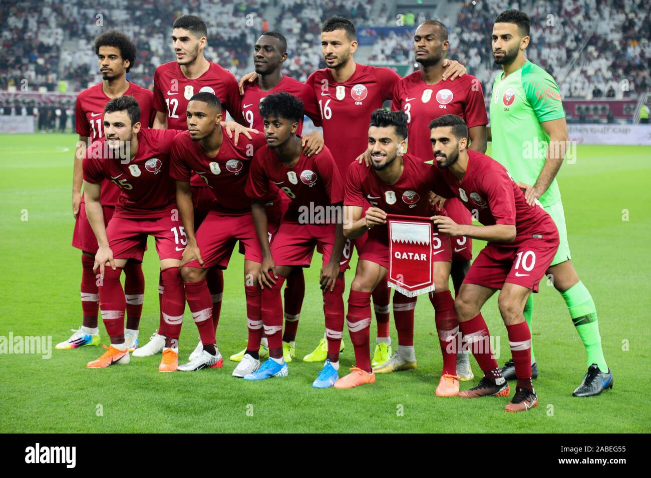 November 26, 2019: Doha, Katar. 25. November 2019. Die 24. Ausgabe des Arabian Gulf Cup beginnt an der Khalifa International Stadium in der katarischen Hauptstadt Doha. Amir Scheich Tamim Bin Hamad Al Thani eröffnete die 24. Ausgabe des Arabian Gulf Cup, die auch von der Mutter des Amir und von bedeutenden Beamten der Land besucht wurde. Irak, Jemen, den Vereinigten Arabischen Emiraten, Kuwait, Saudi Arabien, Bahrain und Oman, haben ihre Mannschaften zu den regionalen Veranstaltung, die von Katar zum vierten Mal gehostet wird gesendet. Das Eröffnungsspiel zwischen Katar und den Irak endete mit dem Sieg der irakischen Team (Credit Im Stockfoto