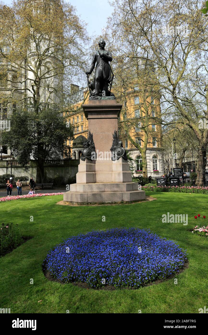 Statue von General Sir James Outram, Victoria Embankment Gardens, Westminster, London, England. Stockfoto