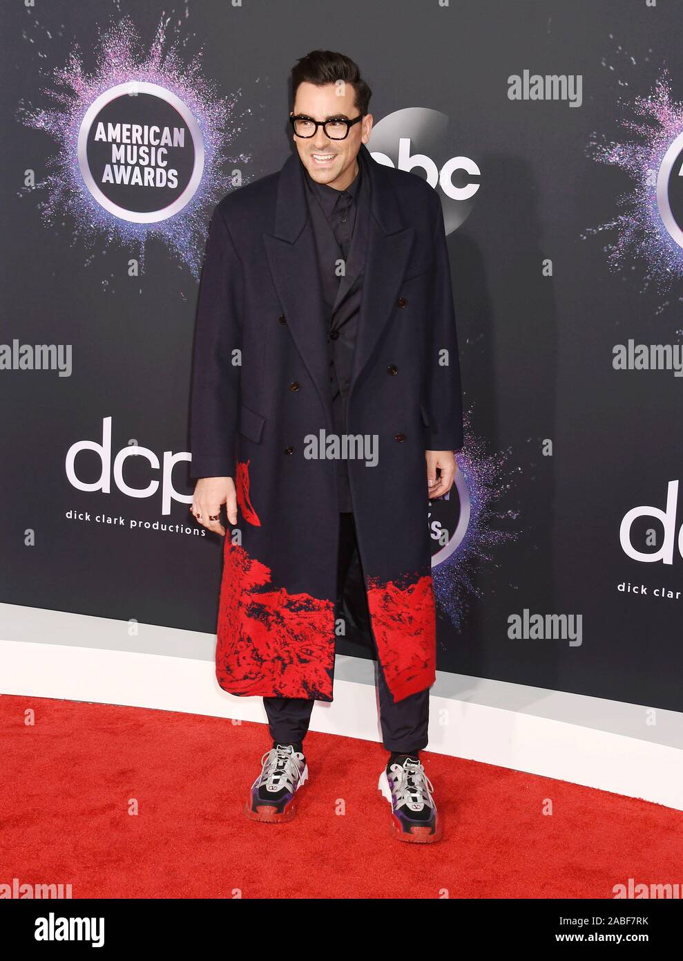 LOS ANGELES, Ca - 24. NOVEMBER: Daniel Levy nimmt an den 2019 American Music Awards bei Microsoft Theater am 24 November, 2019 in Los Angeles, Kalifornien. Stockfoto