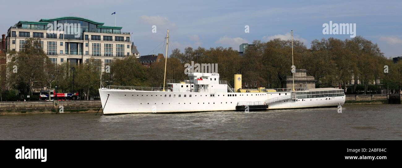 HMS Wellington (Devonport 1934 gestartet), Victoria Embankment, Temple Pier, Themse, London, England. Stockfoto