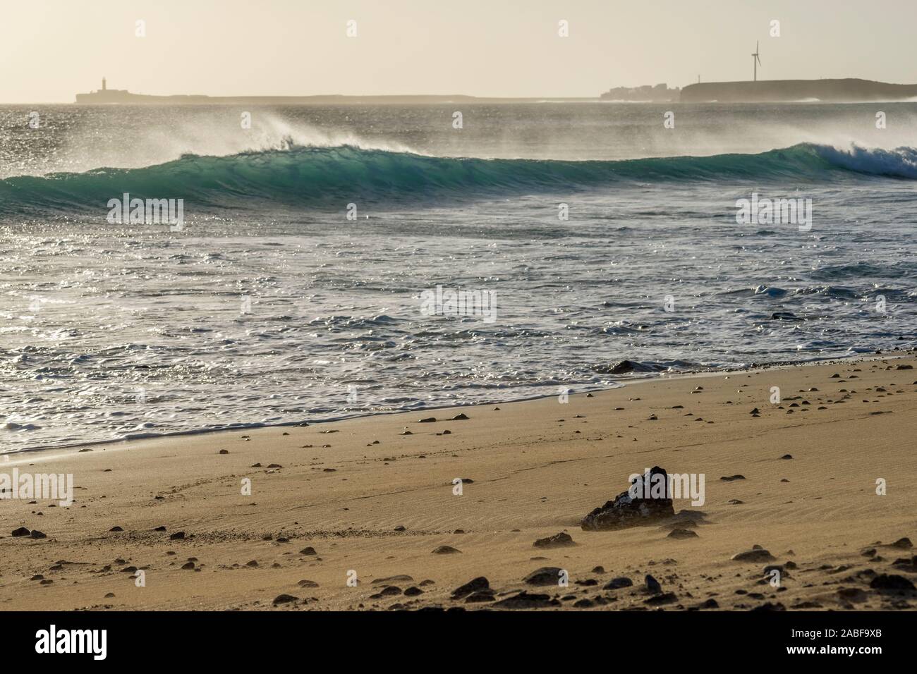 Windgepeitschten Wellen brechen auf der Halbinsel Jandia, Fuerteventura, Kanarische Inseln, Spanien Stockfoto