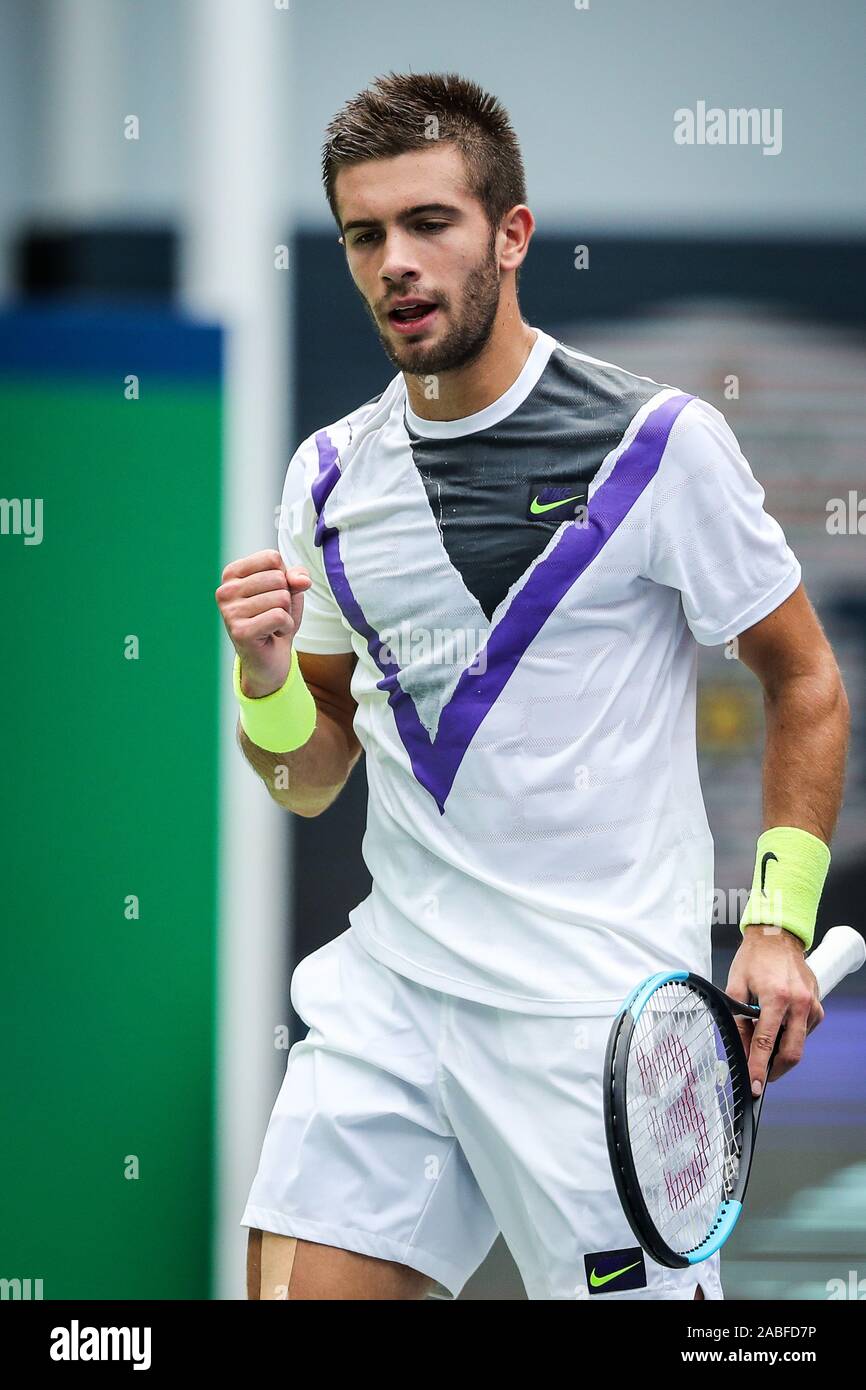 Kroatische Tennisspieler Borna Coric konkurriert gegen russische Tennisprofi Andrej Rublev während der ersten Runde von 2019 Rolex Stockfoto