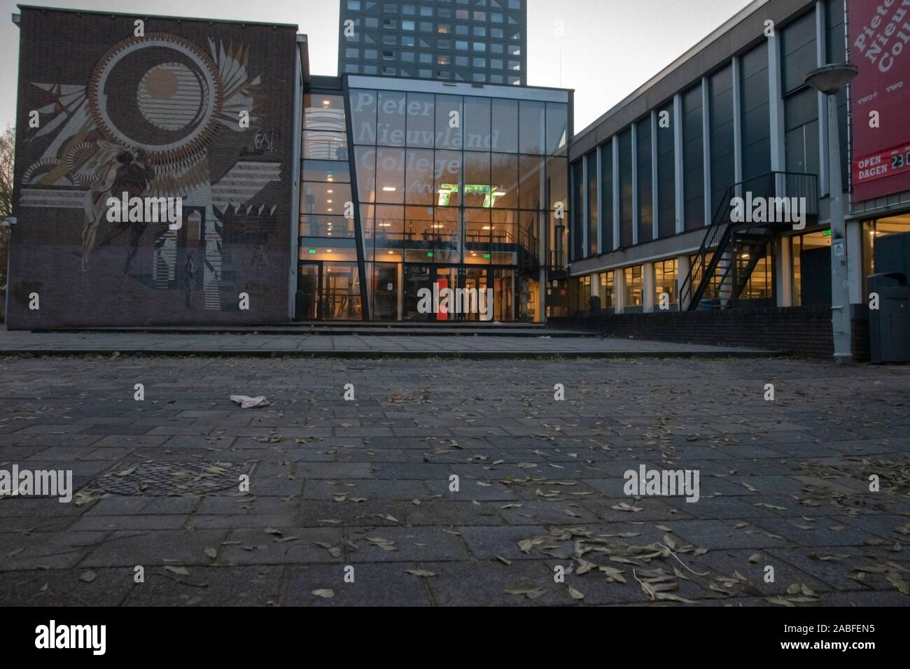 Pieter Nieuwland College in Amsterdam Die Niederlande 2019 In der Dunkelheit Stockfoto