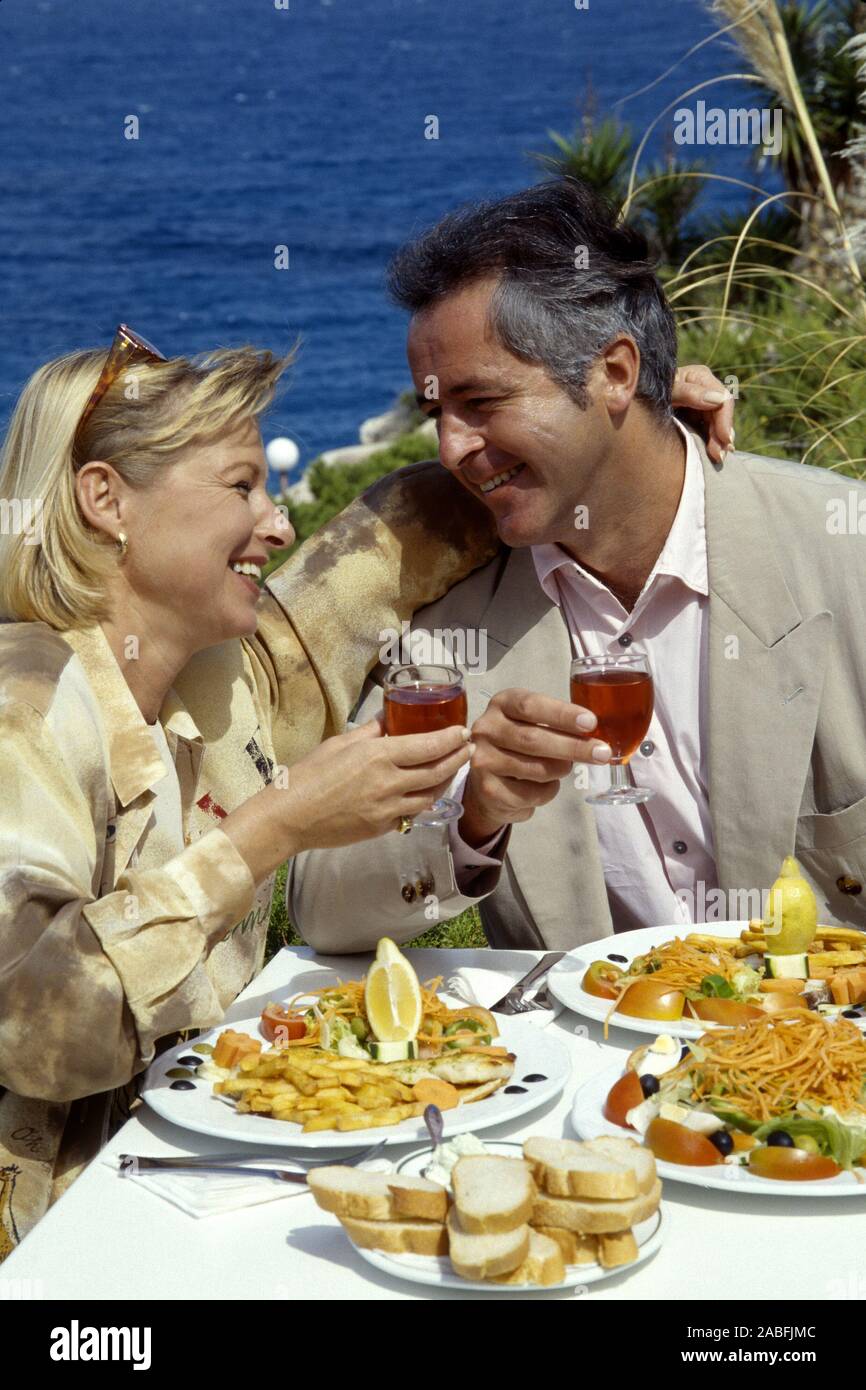 Spanien, Ibiza, Paar Im Restaurant am Meer Stockfoto