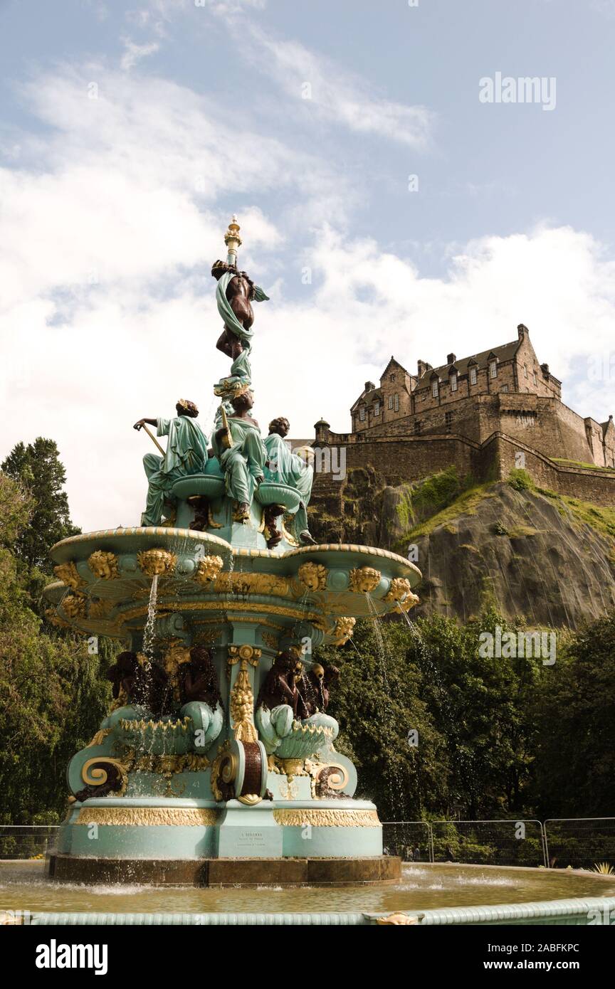 Ross Brunnen und Schloss Edinburgh in Edinburgh, Schottland Stockfoto