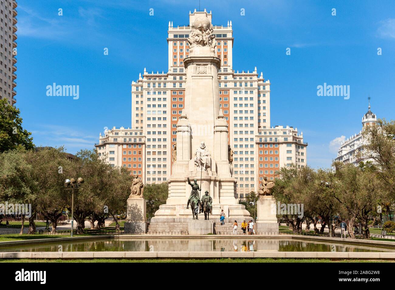 Skulpturen von Don Quijote und Sancho Panza an Cervantes Denkmal, Plaza de España, Madrid, Spanien Stockfoto